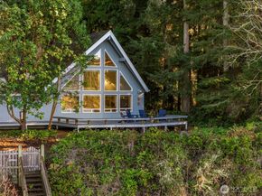 16273 Reitan Road NE, Bainbridge Island WA 98110