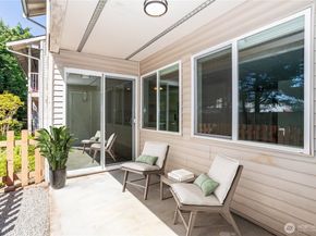 4231 NE 5th Street C102, Renton WA 98059