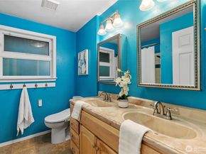 15612 38th Avenue NE, Lake Forest Park WA 98155