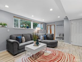 15612 38th Avenue NE, Lake Forest Park WA 98155