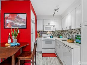 15612 38th Avenue NE, Lake Forest Park WA 98155