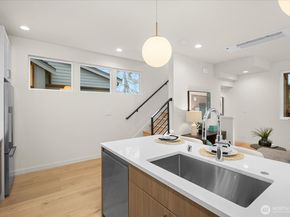 4222 Meridian Avenue N B, Seattle WA 98103