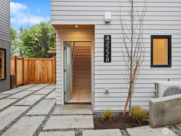 4222 Meridian Avenue N B, Seattle WA 98103