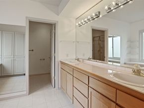 322 5th Avenue 202, Kirkland WA 98033