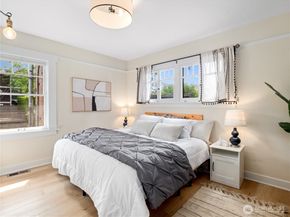 9701 Roosevelt Way NE, Seattle WA 98115