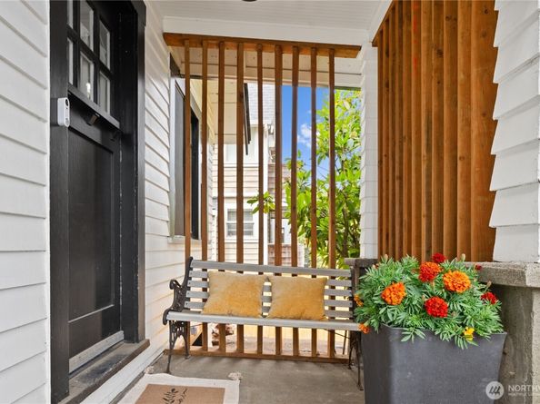 9701 Roosevelt Way NE, Seattle WA 98115