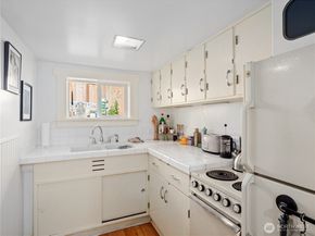 9701 Roosevelt Way NE, Seattle WA 98115