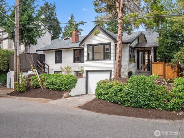 9701 Roosevelt Way NE, Seattle WA 98115
