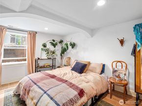 9701 Roosevelt Way NE, Seattle WA 98115