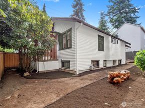 9701 Roosevelt Way NE, Seattle WA 98115