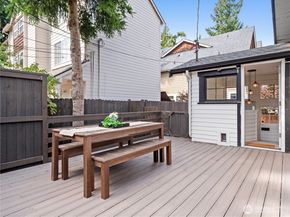 9701 Roosevelt Way NE, Seattle WA 98115