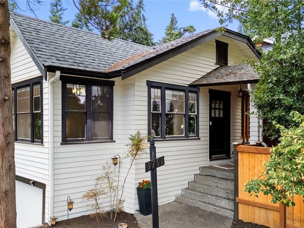 9701 Roosevelt Way NE, Seattle WA 98115