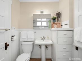 9701 Roosevelt Way NE, Seattle WA 98115