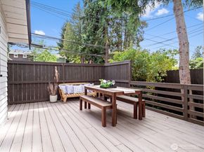 9701 Roosevelt Way NE, Seattle WA 98115