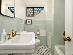 11 Enatai Drive, Bellevue WA 98004