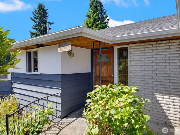 25405 116th Avenue SE, Kent WA 98030