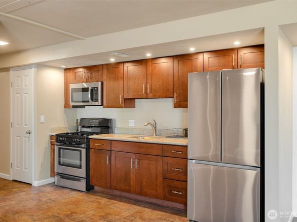 21845 15th Avenue S, Des Moines WA 98198