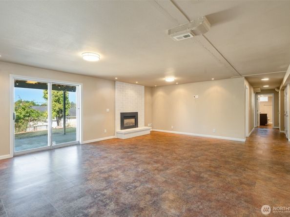 21845 15th Avenue S, Des Moines WA 98198