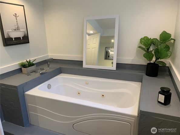 24515 Madura Drive NE, Kingston WA 98346