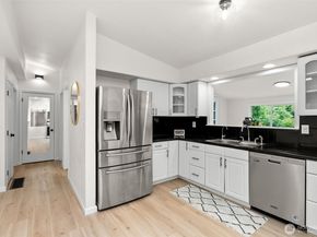 24515 Madura Drive NE, Kingston WA 98346