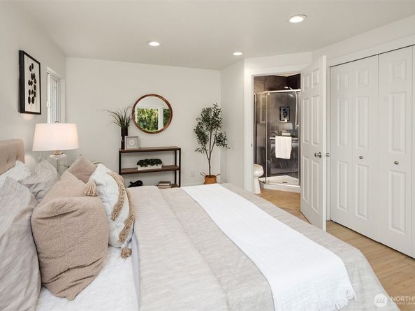 6833 47th Avenue NE, Seattle WA 98115