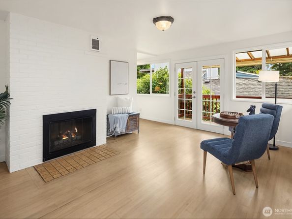 6833 47th Avenue NE, Seattle WA 98115