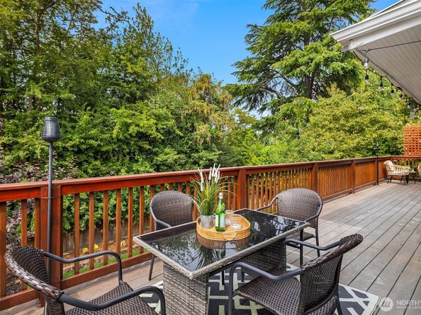 6833 47th Avenue NE, Seattle WA 98115