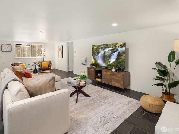 6833 47th Avenue NE, Seattle WA 98115