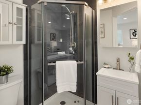 6833 47th Avenue NE, Seattle WA 98115