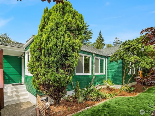 6833 47th Avenue NE, Seattle WA 98115