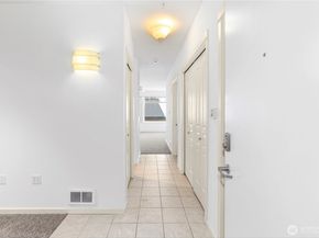 109 2nd Street S 423, Kirkland WA 98033