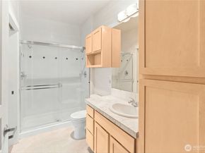 109 2nd Street S 423, Kirkland WA 98033