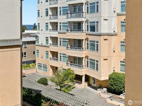 109 2nd Street S 423, Kirkland WA 98033