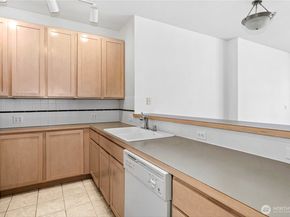 109 2nd Street S 423, Kirkland WA 98033