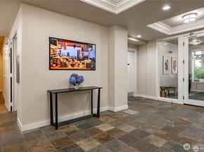 109 2nd Street S 423, Kirkland WA 98033