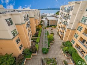 109 2nd Street S 423, Kirkland WA 98033