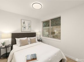 4418 Midvale Avenue N, Seattle WA 98103