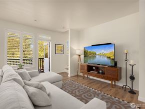 737 Madison Avenue N 30, Bainbridge Island WA 98110