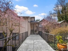 11419 99th Place NE 102, Kirkland WA 98033