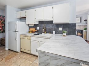 11419 99th Place NE 102, Kirkland WA 98033