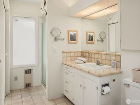 1208 E Newton Street, Seattle WA 98102