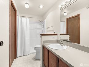 12528 NE 117th Place E1, Kirkland WA 98034