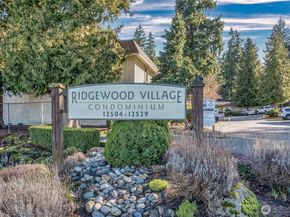 12528 NE 117th Place E1, Kirkland WA 98034