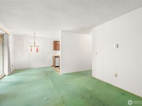 12528 NE 117th Place E1, Kirkland WA 98034