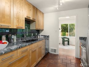 6833 47th Avenue NE, Seattle WA 98115