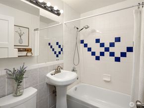 6833 47th Avenue NE, Seattle WA 98115