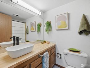 3207 Colby Avenue 104, Everett WA 98201