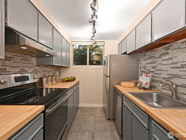 3400 25th Avenue W 101, Seattle WA 98199