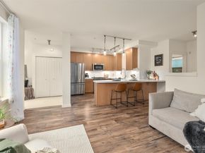 1950 18TH Avenue NE 50A, Issaquah WA 98029
