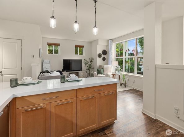 1950 18TH Avenue NE 50A, Issaquah WA 98029